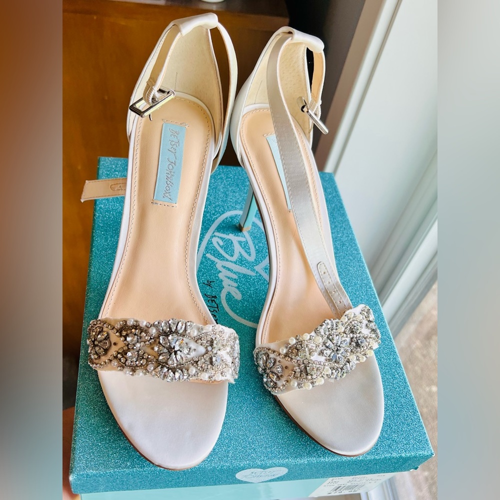 Betsey Johnson Ivory Bridal Heels - Picture 2 of 5